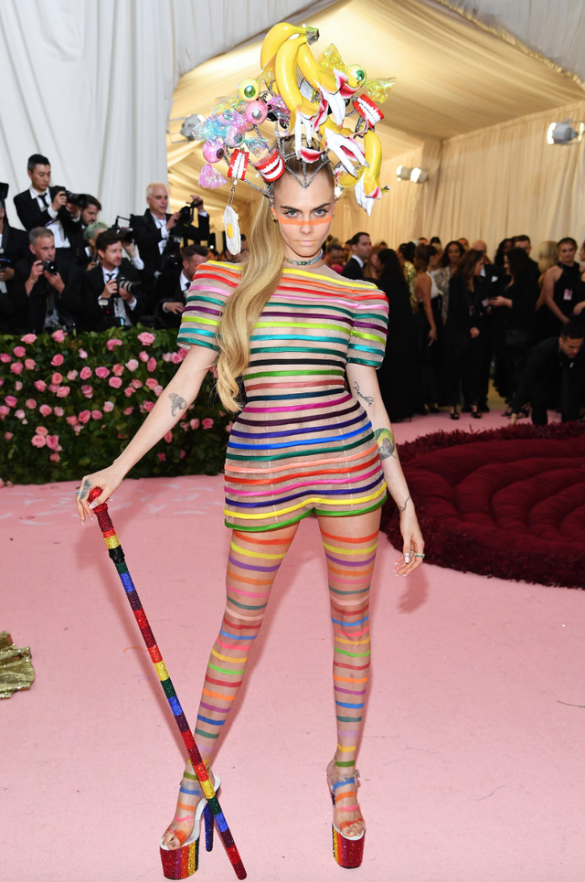 Chưa có mùa Met Gala nào mà ai cũng "mặc hề" đến vậy, 7 năm trôi qua nhưng dân tình vẫn chế meme một người- Ảnh 11.