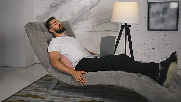 Chỉ có người Dubai mới dám làm vậy: Xu hướng đi tập gym để ngủ- Ảnh 2.