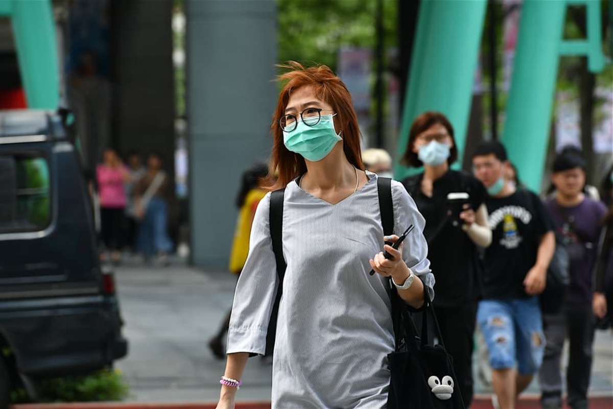 Giá cả leo thang, tiêu 1 đồng cũng rén: Giờ ăn no là được, 3 tháng mới dám ăn 1 bữa ngon, mua sắm thì thôi hẳn- Ảnh 3.