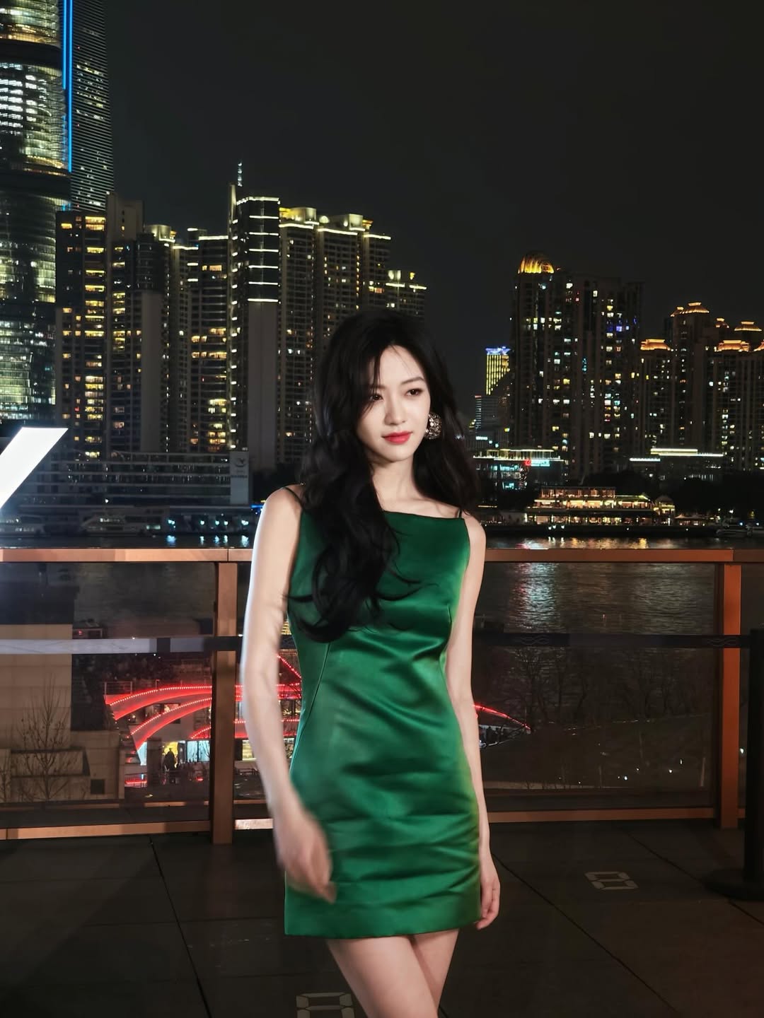 "Bad girl" khiến 1,4 tỷ dân Trung chao đảo, mặc gì cũng khiến phái nữ muốn copy- Ảnh 5.