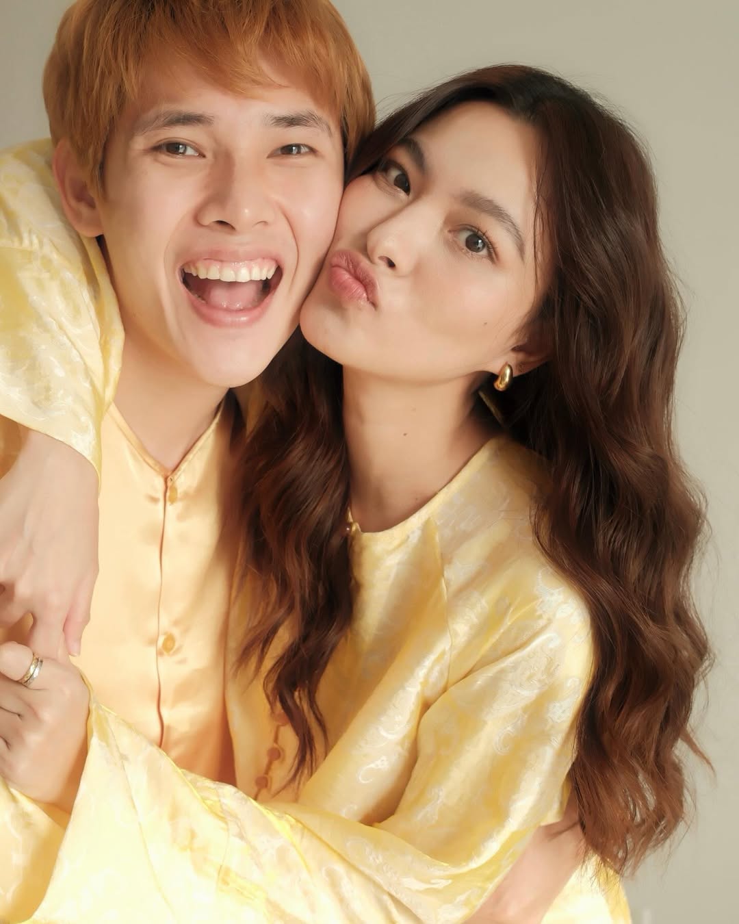 Showbiz Việt vừa có thêm cặp đôi mới: Bị đồng nghiệp "bắt tại trận" ở bãi xe, đã có ảnh hôn má cực tình- Ảnh 6.