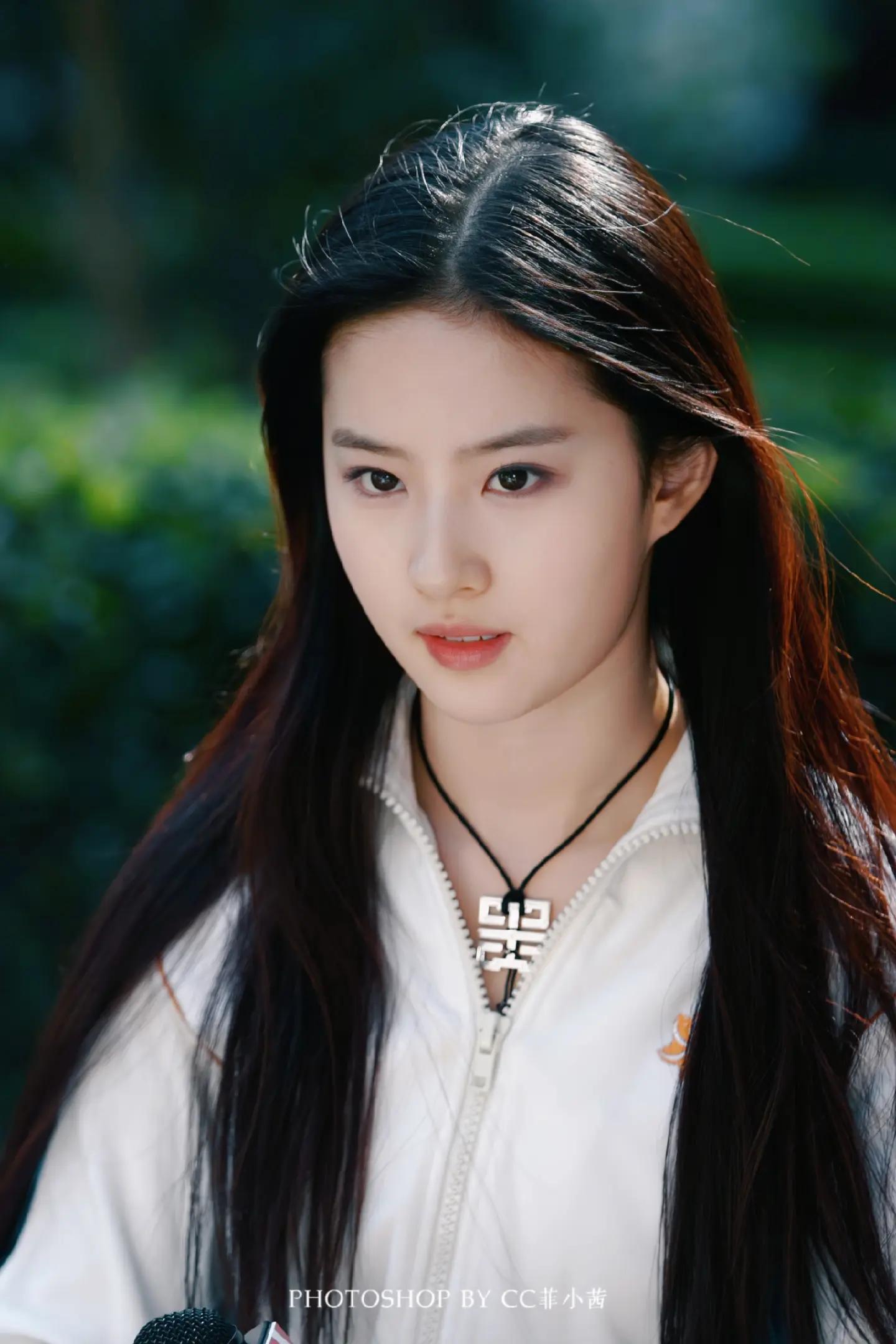 Nhìn Lưu Diệc Phi 25 năm trước đúng là visual "vắt ra nước", đến cái tên cũng trở thành tính từ chỉ sắc đẹp- Ảnh 2.