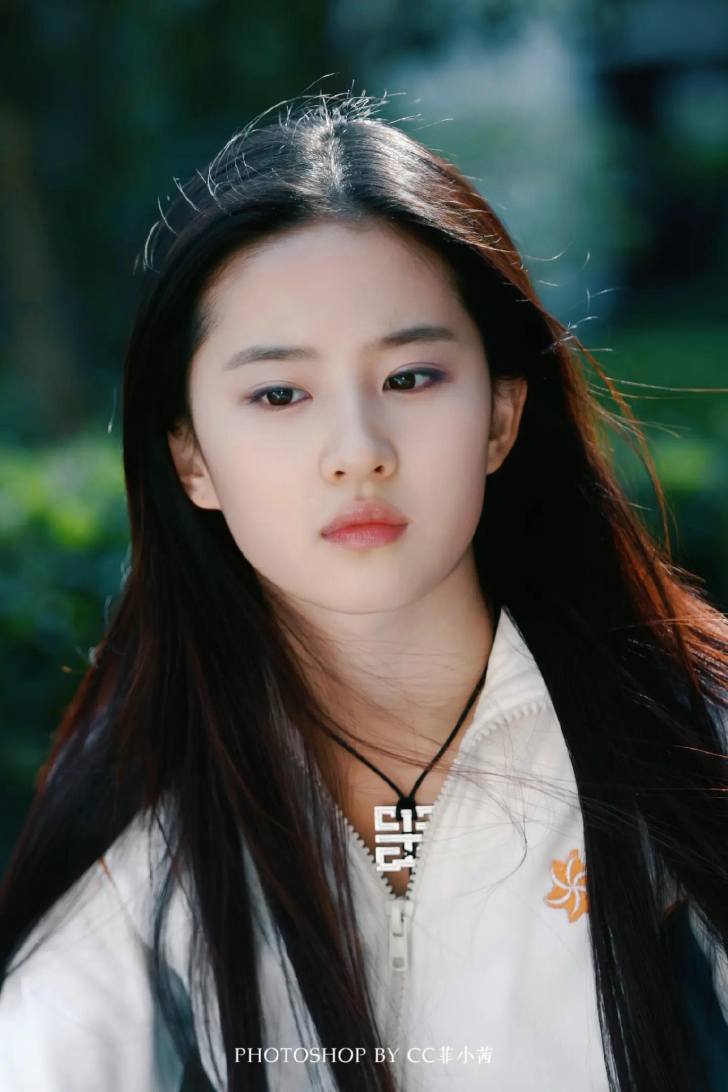 Nhìn Lưu Diệc Phi 25 năm trước đúng là visual "vắt ra nước", đến cái tên cũng trở thành tính từ chỉ sắc đẹp- Ảnh 1.