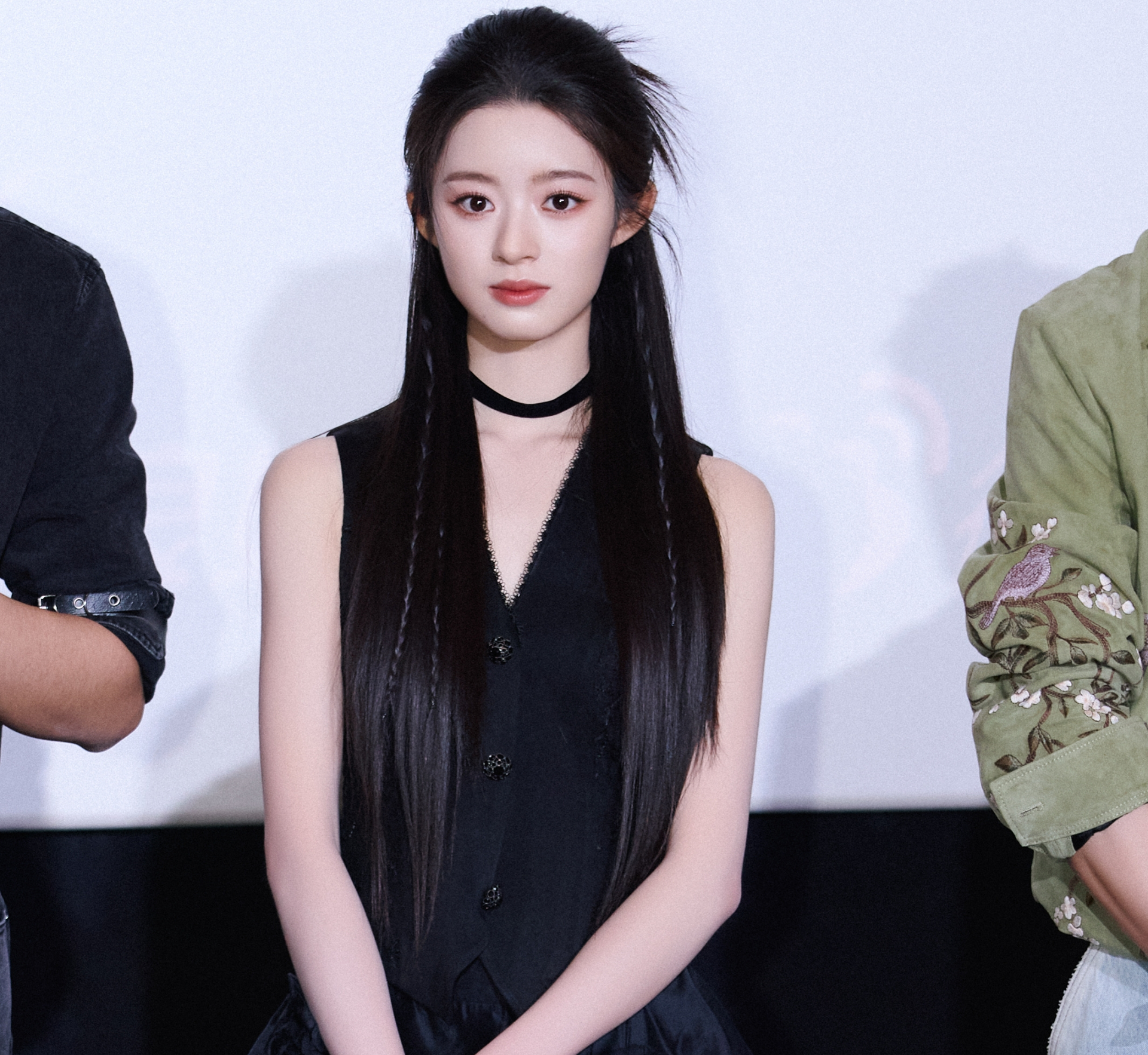 Cô dâu đang gây tranh cãi khắp MXH: Xinh đẹp như hoa như ngọc nhưng không ai dám nhìn thẳng vào mắt- Ảnh 4.