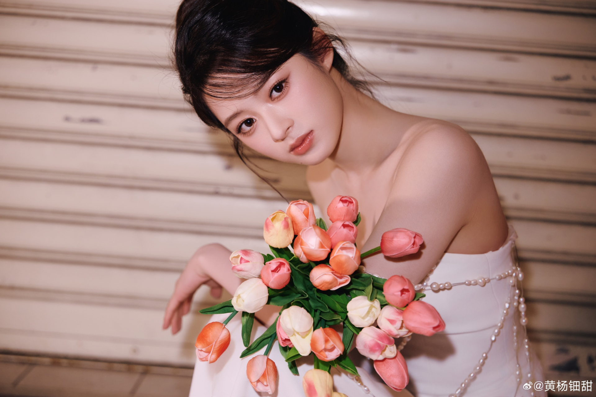 Cô dâu đang gây tranh cãi khắp MXH: Xinh đẹp như hoa như ngọc nhưng không ai dám nhìn thẳng vào mắt- Ảnh 2.