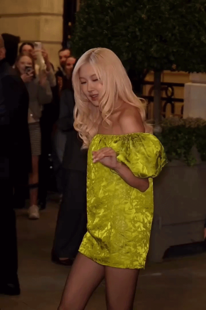 Rosé kín đáo nhưng tỏa sáng đến show Saint Laurent, Cha Eun Woo đã bị thay bằng nam thần "tổng tài" cao gần 1m9- Ảnh 1.