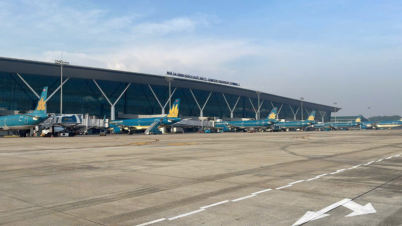 Đề xuất chuyển 90 % chuyến bay quốc tế từ Tân Sơn Nhất sang sân bay Long Thành năm 2026 - Ảnh 2.
