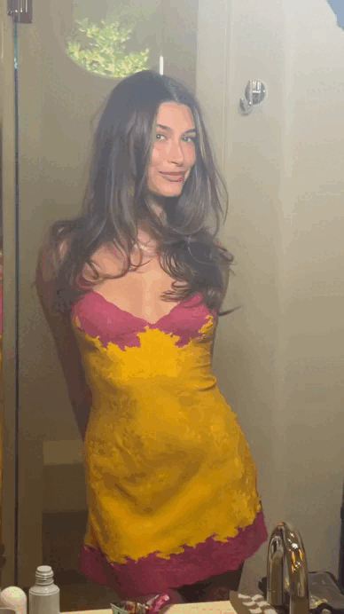 Hailey Bieber mặc chiếc váy hot nhất mùa hè 2026, chiếm hết spotlight ở Coachella - Ảnh 2.