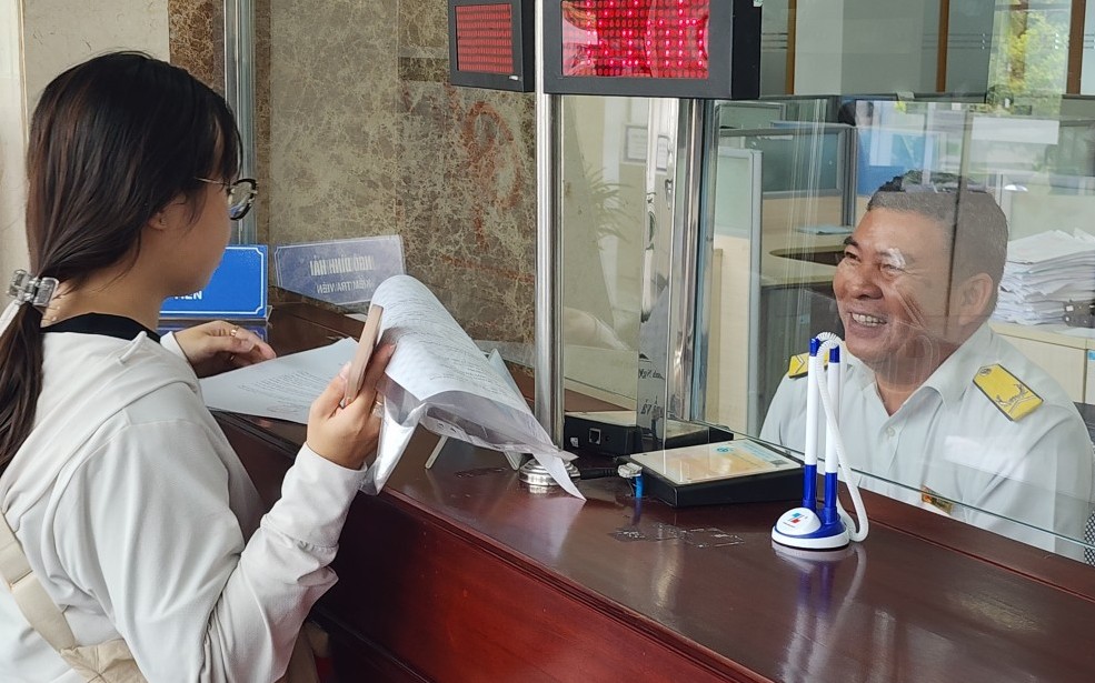 Thuế TP. Hồ Chí Minh trực tiếp hỗ trợ người nộp thuế quyết toán thuế thu nhập cá nhân tại trụ sở