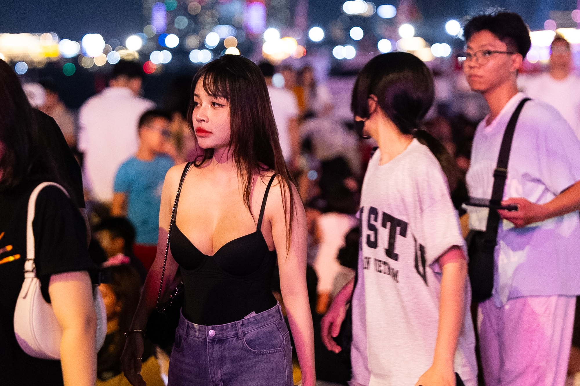 Rực rỡ pháo hoa trên bầu trời TP.HCM đêm 30/4 - Ảnh 2.