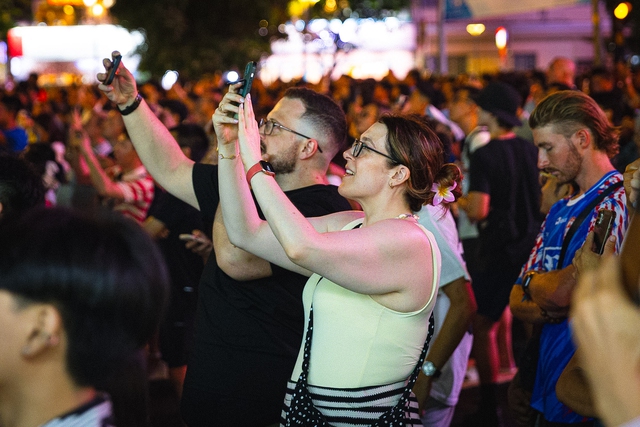 Rực rỡ pháo hoa trên bầu trời TP.HCM đêm 30/4 - Ảnh 16.