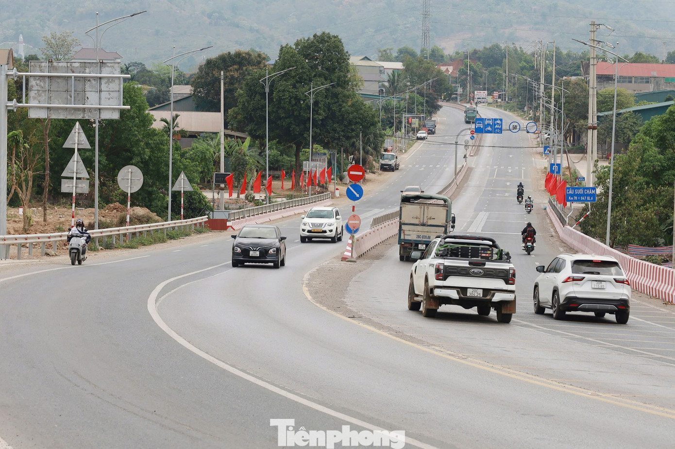 Diện mạo tuyến giao thông mới hoàn thành tại cửa ngõ Tây Bắc- Ảnh 8.