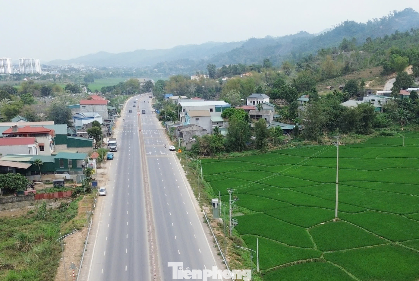 Diện mạo tuyến giao thông mới hoàn thành tại cửa ngõ Tây Bắc- Ảnh 2.