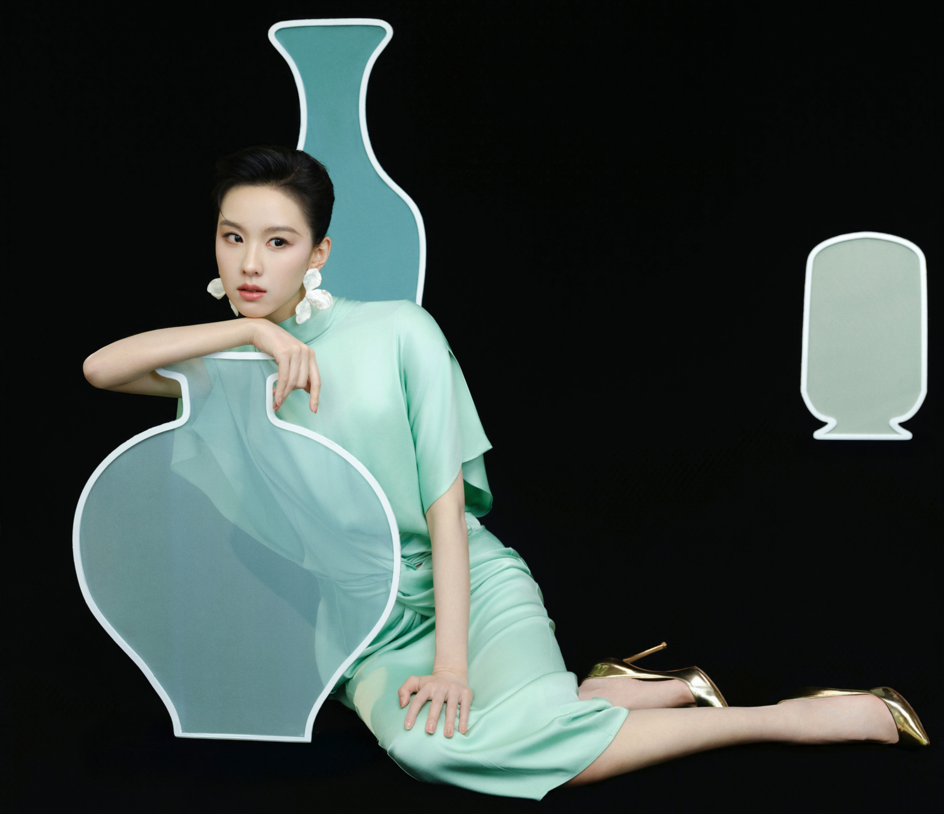 1 cái xoay người của mỹ nhân này đủ làm nghiêng ngả cả một triều đại: Nhan sắc bỏ xa thế gian phàm tục- Ảnh 1.