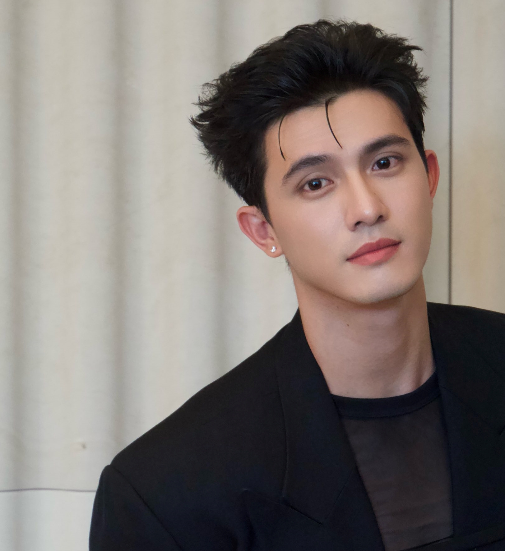 Nhìn mỹ nam này phải thốt lên "diễn viên Việt Nam có người đẹp vậy hả trời", đến cái tên cũng cao sang quyền quý- Ảnh 6.