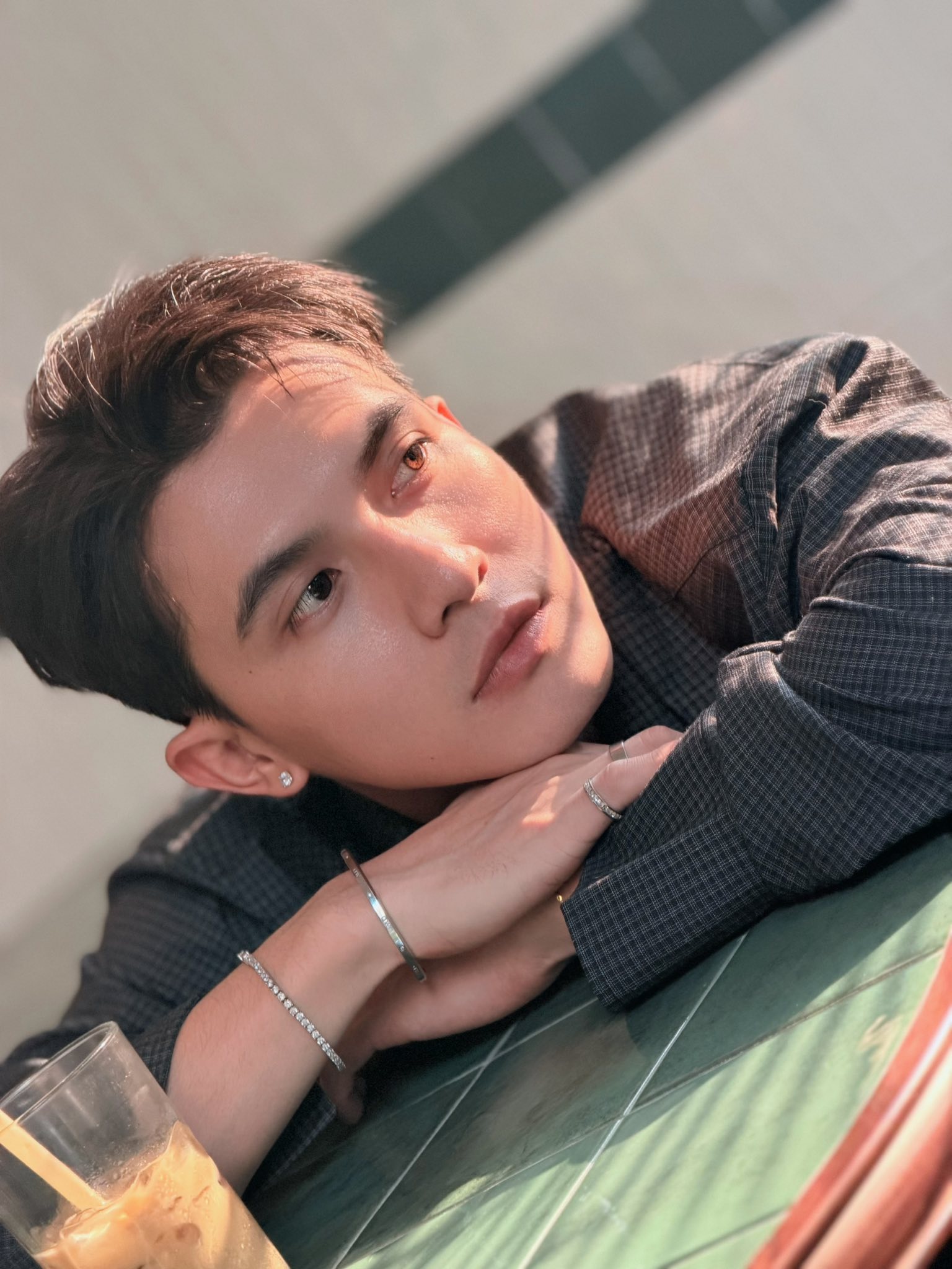 Nhìn mỹ nam này phải thốt lên "diễn viên Việt Nam có người đẹp vậy hả trời", đến cái tên cũng cao sang quyền quý- Ảnh 2.