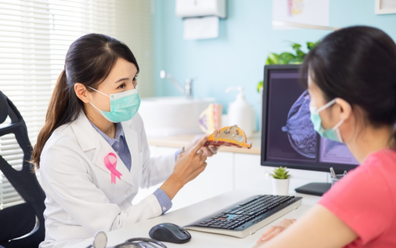 Mẹ mắc ung thư vú, con gái có bị không?- Ảnh 2.