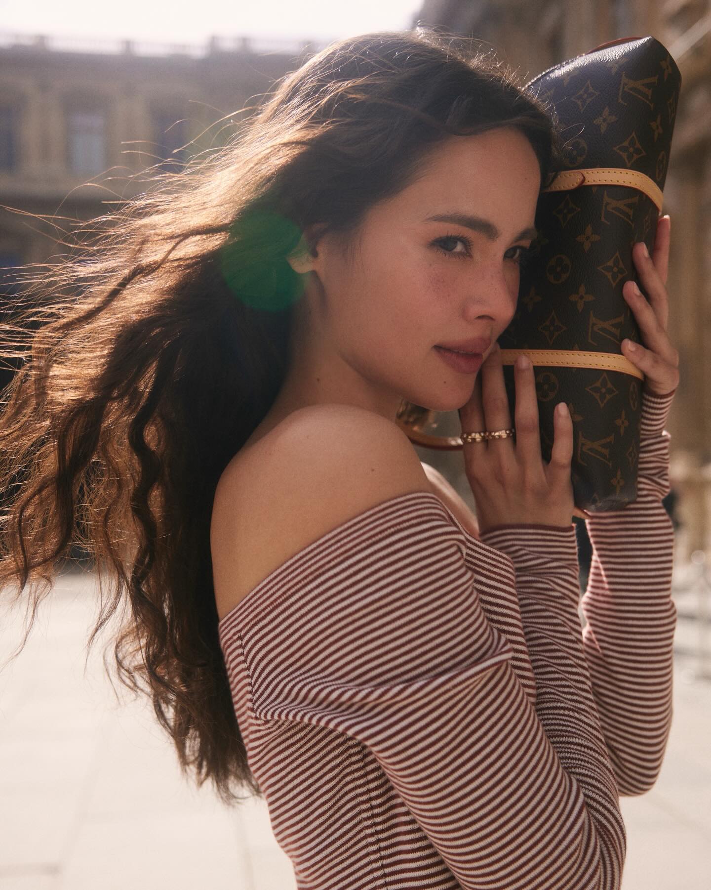 Cô gái đi dạo bất ngờ thành siêu sao được 200 brand săn lùng, tuổi 33 lấy chồng đẹp trai hàng top thế giới- Ảnh 8.