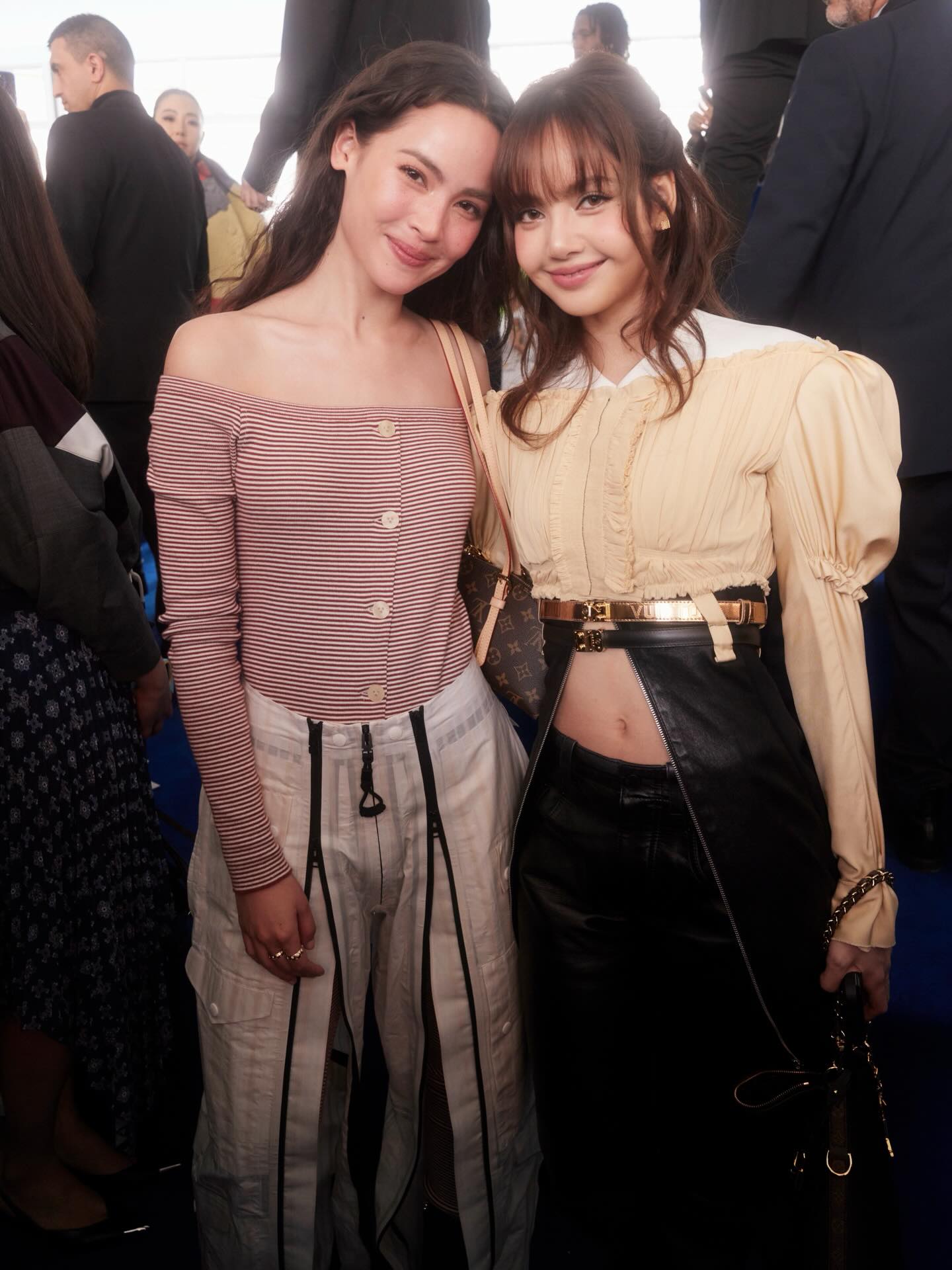 Cô gái đi dạo bất ngờ thành siêu sao được 200 brand săn lùng, tuổi 33 lấy chồng đẹp trai hàng top thế giới- Ảnh 9.