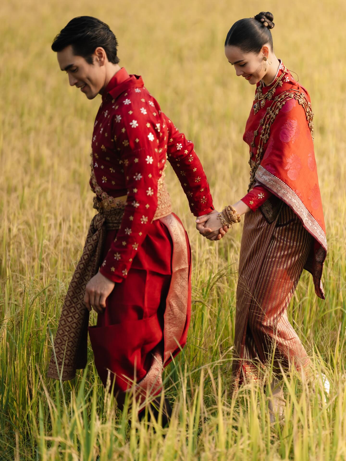 Cô gái đi dạo bất ngờ thành siêu sao được 200 brand săn lùng, tuổi 33 lấy chồng đẹp trai hàng top thế giới- Ảnh 2.