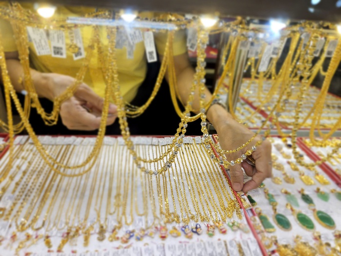 Giá vàng hôm nay 12-4: Vàng miếng SJC giảm, ngược dòng giá thế giới- Ảnh 1.