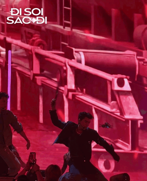 HIEUTHUHAI khoe body “cực phẩm” cơ bắp cuồn cuộn, tái hiện vũ đạo từng gây tranh cãi tại concert Anh Trai Say Hi- Ảnh 2.