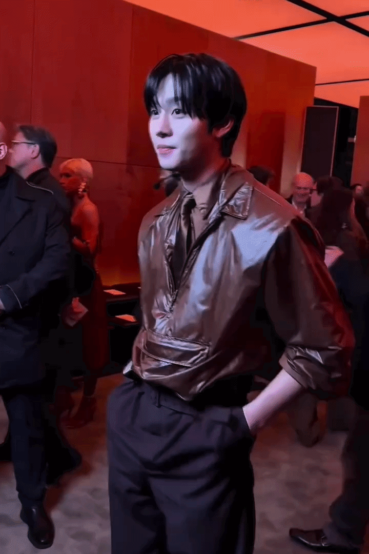 Rosé kín đáo nhưng tỏa sáng đến show Saint Laurent, Cha Eun Woo đã bị thay bằng nam thần "tổng tài" cao gần 1m9- Ảnh 5.