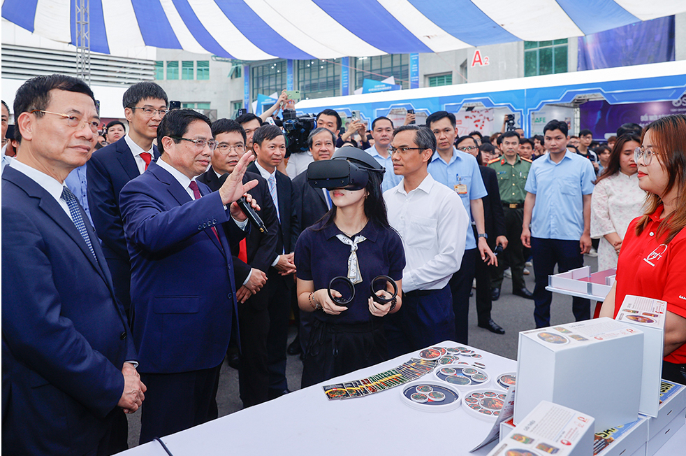 Việt Nam cải cách với tham vọng lớn nhất sau 40 năm, TS Nguyễn Đình Cung nhấn mạnh 8 chữ quan trọng - Ảnh 5.