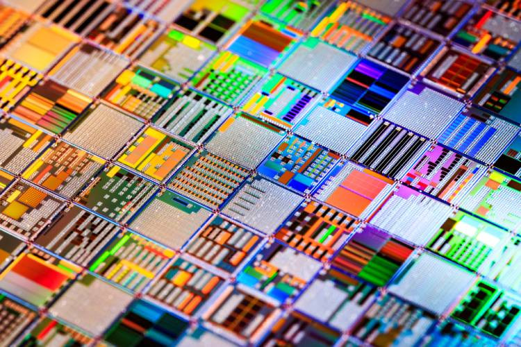 Đế chế 4.000 tỷ USD Nvidia đang bị đe dọa bởi chính AI: Ông vua ngành chip còn giữ ngai vàng được bao lâu?- Ảnh 2.