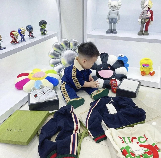 Tiểu thư Sài thành 15 tuổi yêu, 20 tuổi lấy chồng: Ở biệt thự 3 tầng sáng nhất phố, qua 4 lần sinh nở vẫn đẹp như gái đôi mươi- Ảnh 12.