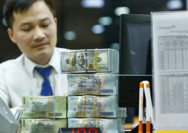 Bài toán điều hành chính sách tiền tệ trước 