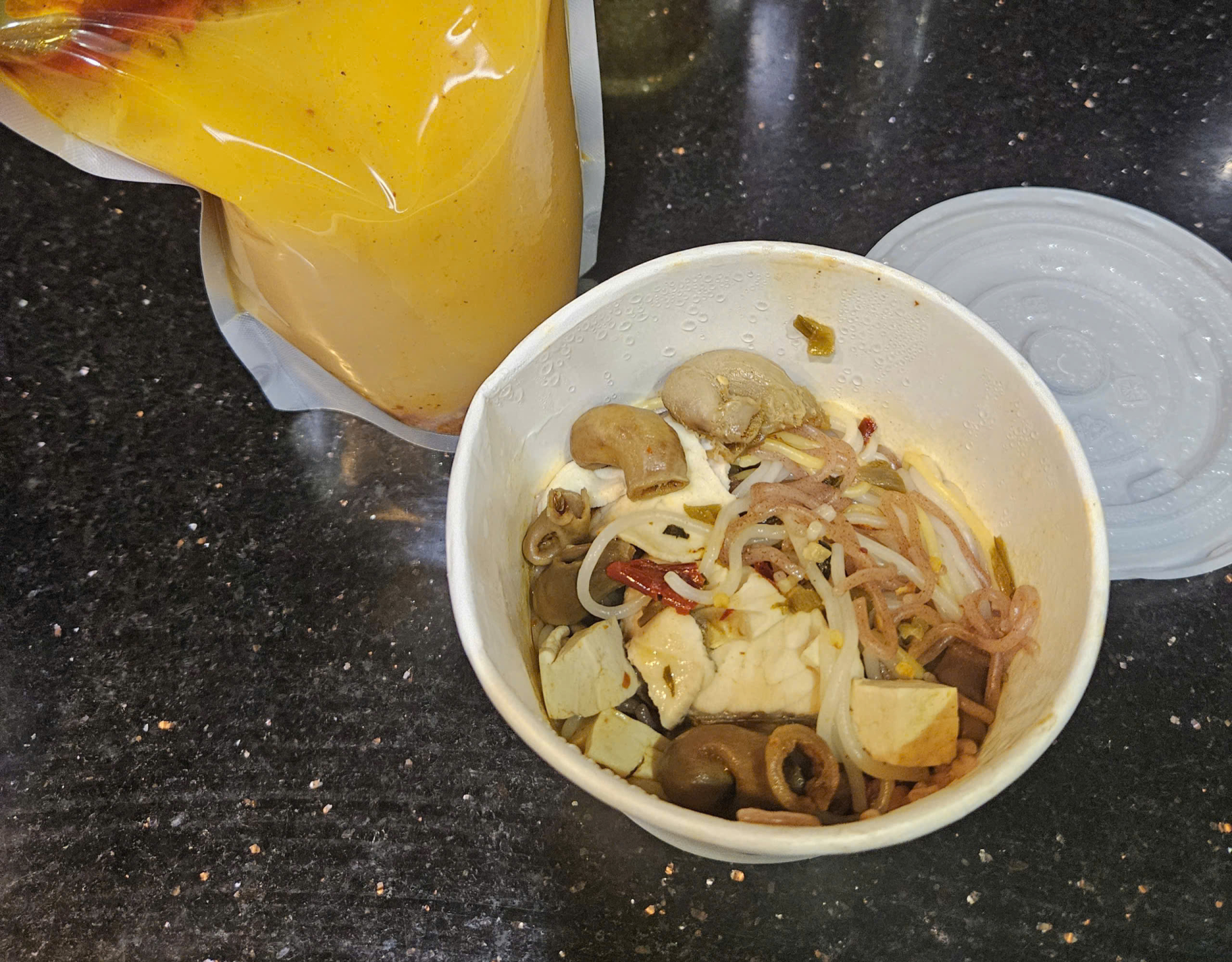 Sáng uống Starbucks 45k, trưa đặt đồ ăn, tối eat clean cho đẹp dáng: Cách cô gái 30 tuổi ăn cả tháng không hết 5 triệu! - Ảnh 6.