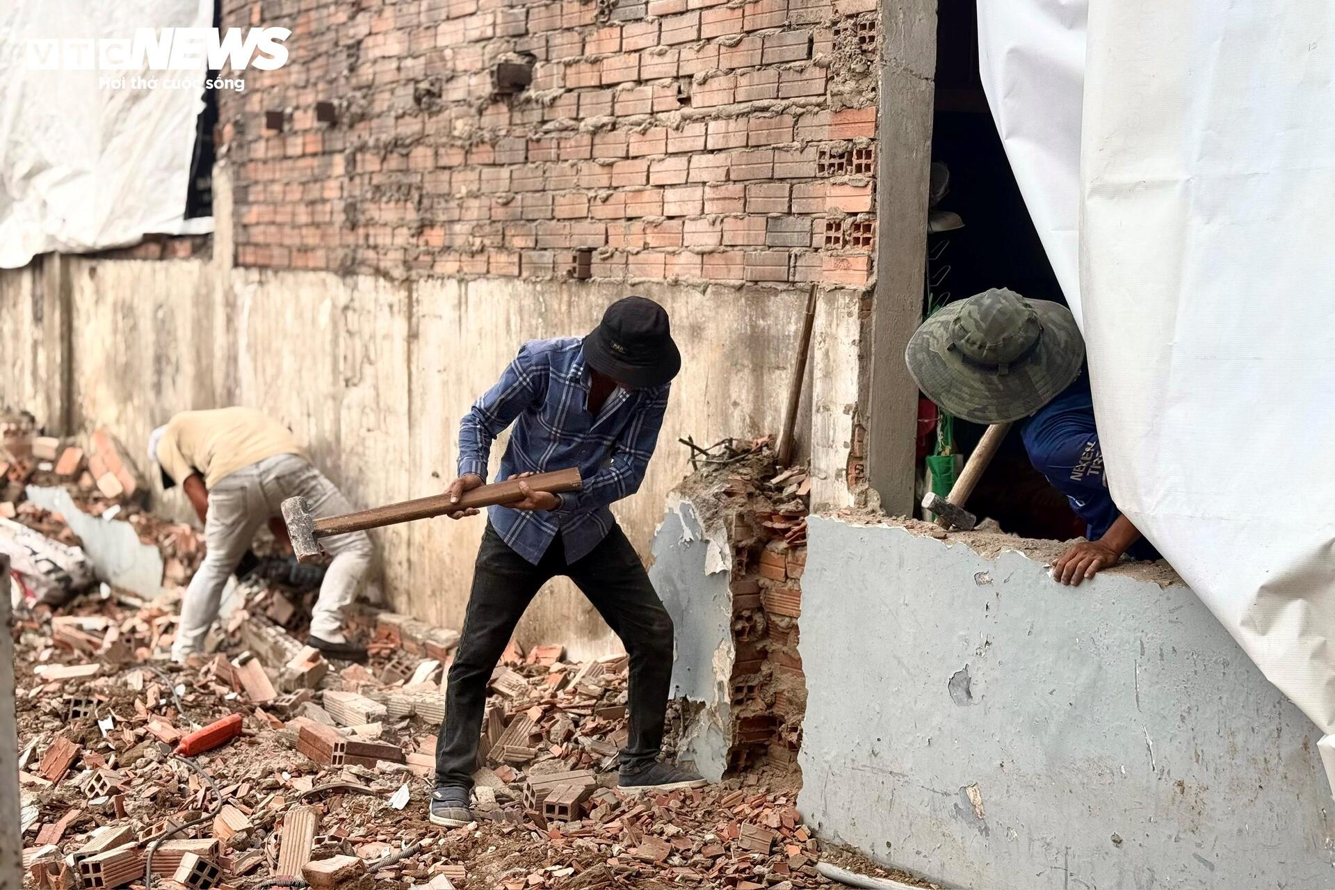 Người dân TP.HCM dỡ nhà, giao mặt bằng làm dự án Quốc lộ 13 mở rộng- Ảnh 4.