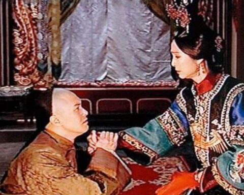 Lý Liên Anh cứ đêm xuống lại chuốc say Từ Hi để làm việc “mờ ám”: Cung nữ lén nhìn phát hiện bí mật này