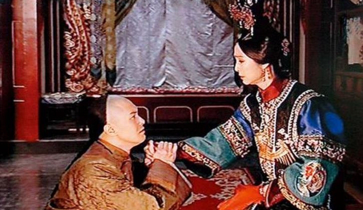 Lý Liên Anh cứ đêm xuống lại chuốc say Từ Hi để làm việc “mờ ám”: Cung nữ lén nhìn phát hiện bí mật này