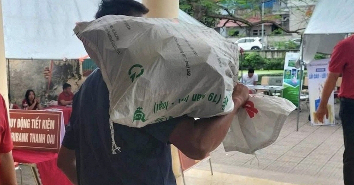 Người dân Hà Nội mang bao tải đi đựng tiền: Tiết lộ mức giá đền bù dự án Olympic