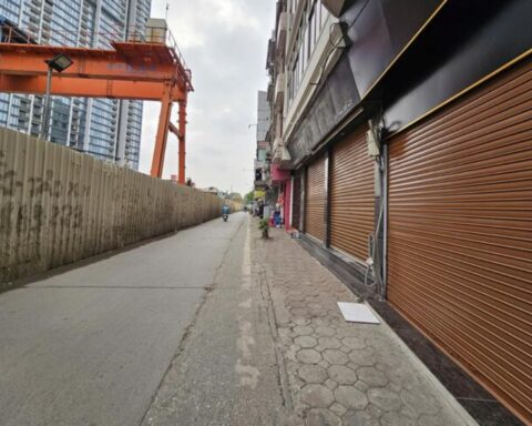 Lô cốt metro Nhổn-ga Hà Nội án ngữ gần chục năm, phố trung tâm thành ‘phố chết’