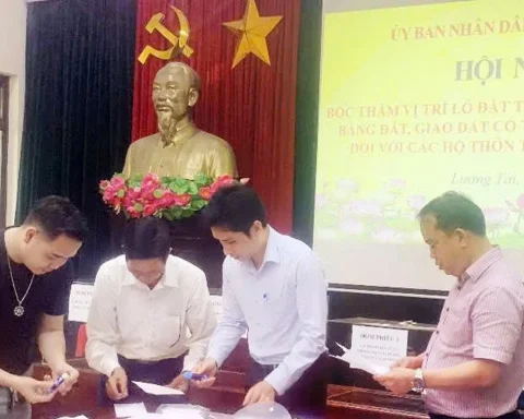 Bốc thăm đất tái định cư cho người dân dự án sân bay Gia Bình