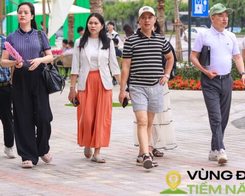 Mô giới, nhà đầu tư nườm nượp đổ về “siêu đô thị 18 tỷ USD” của Vinhomes: Khách sạn kín phòng, quán cơm kín chỗ
