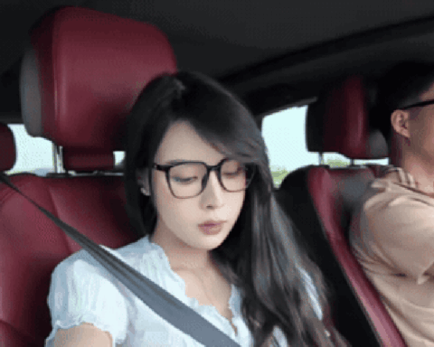 Tuyển thủ Văn Thanh lái xe sang Porsche đưa vợ sắp cưới “trâm anh thế phiệt” về quê nghỉ lễ, không thoát cảnh giao thông kẹt cứng