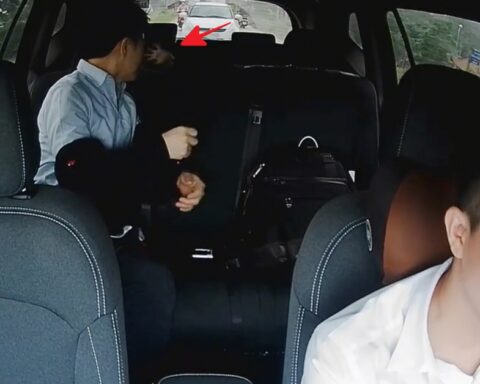 Phát hiện bé gái 5 tuổi trên taxi ở Hà Nội, hành động của nam hành khách lên thẳng báo Hàn