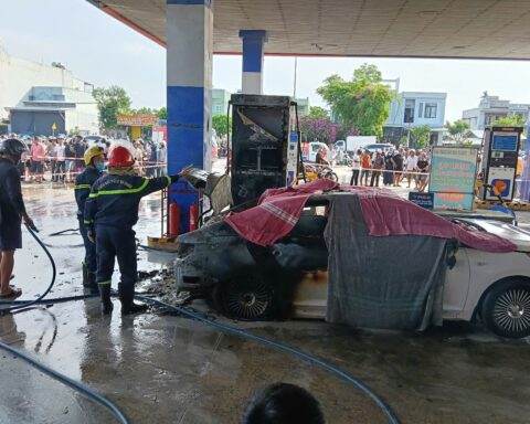 Công an thông tin nguyên nhân ban đầu vụ cháy ô tô ở cây xăng khiến 2 thiếu niên tử vong