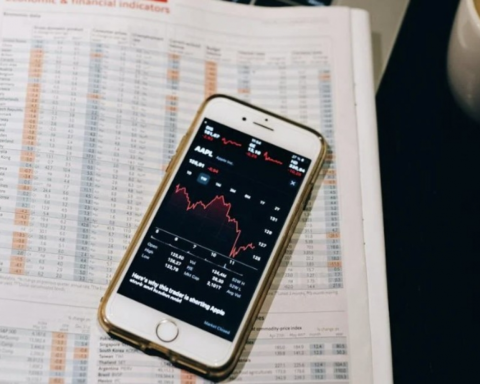 VN-Index đứng trước cơ hội vượt vùng đỉnh 1.920 điểm trong tháng 5?