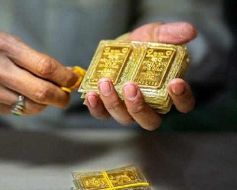 Giá vàng trong nước “đứng im” vẫn cao hơn thế giới 17 triệu đồng/lượng, vượt cả Trung Quốc và Ấn Độ