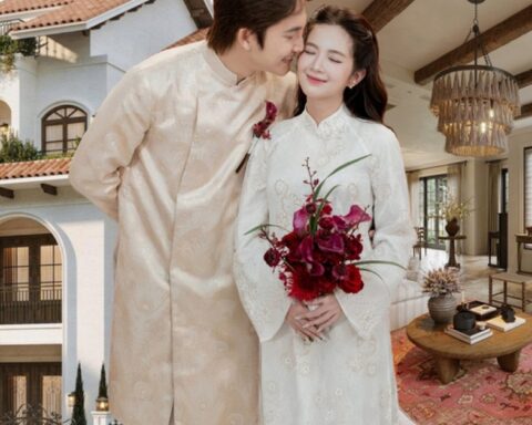 Nam thần showbiz cưới vợ “nấm lùn 1m53”: Tậu biệt thự 3 tầng làm nhà tân hôn, tạm ở rể chờ ngày dọn về