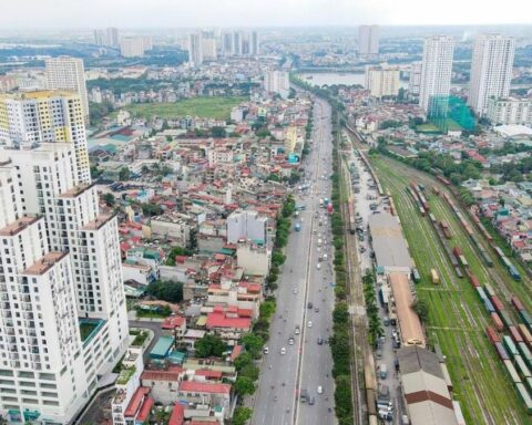 Tuyến quốc lộ dài 36km, rộng 90m, quy mô 10 làn xe, vốn đầu tư 6 tỷ USD do Vingroup đầu tư dự kiến khởi công ngày 19/5