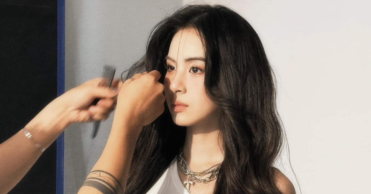 Hương Liên chỉ cười thôi cũng hút 10 triệu view