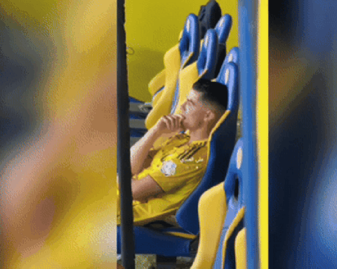 Video: Ronaldo sụp đổ như sắp khóc