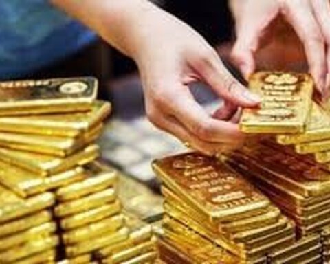 “Vàng đang trên đà vọt lên 10.000 USD”, một tỷ phú dồn cả tỷ USD mua vàng, bạc dù vừa “thua đau đớn”