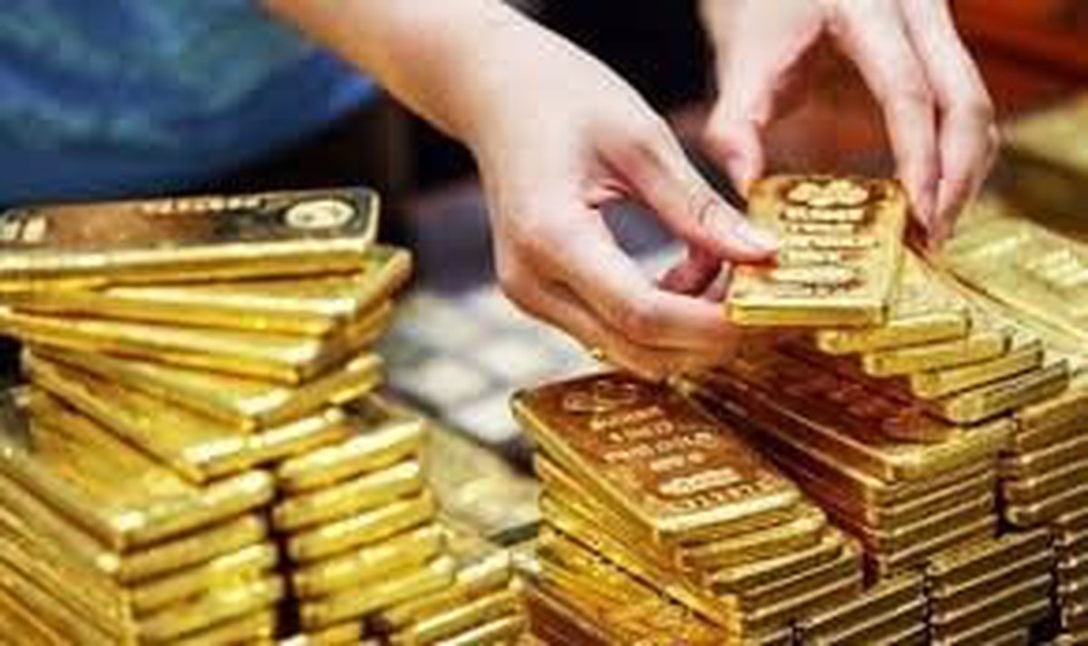 “Vàng đang trên đà vọt lên 10.000 USD”, một tỷ phú dồn cả tỷ USD mua vàng, bạc dù vừa “thua đau đớn”
